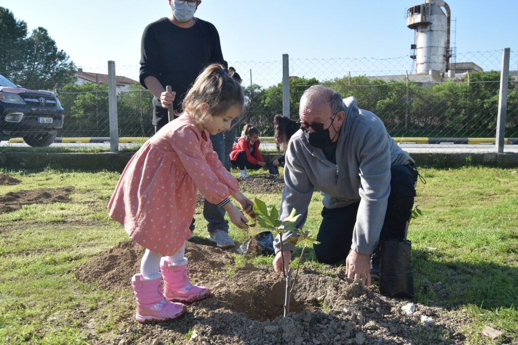 Taşkınköy’e yeşil alan kazandırmak amacıyla fidan dikildi