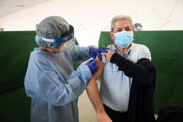 Güney Kıbrıs’ta covid-19 aşı olma süreci bu sabah başladı