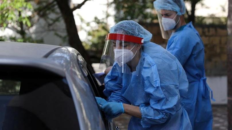 Güney Kıbrıs’ta ev ziyaretleri yasaklandı! Kamuda evden çalışma dönemi