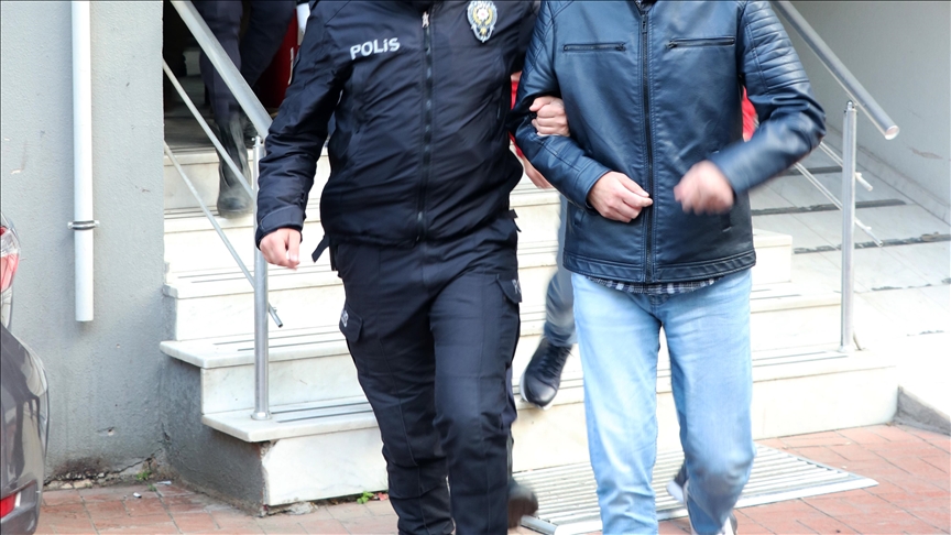 İzmir’deki FETÖ operasyonunda 116 tutuklama, 60 asker de itirafçı oldu