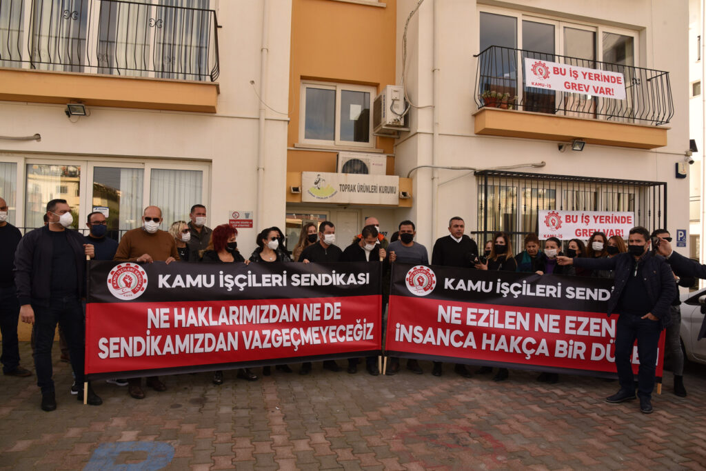 Kamu-İş Toprak Ürünleri Kurumu’nda iki saatlik uyarı grevi yaptı