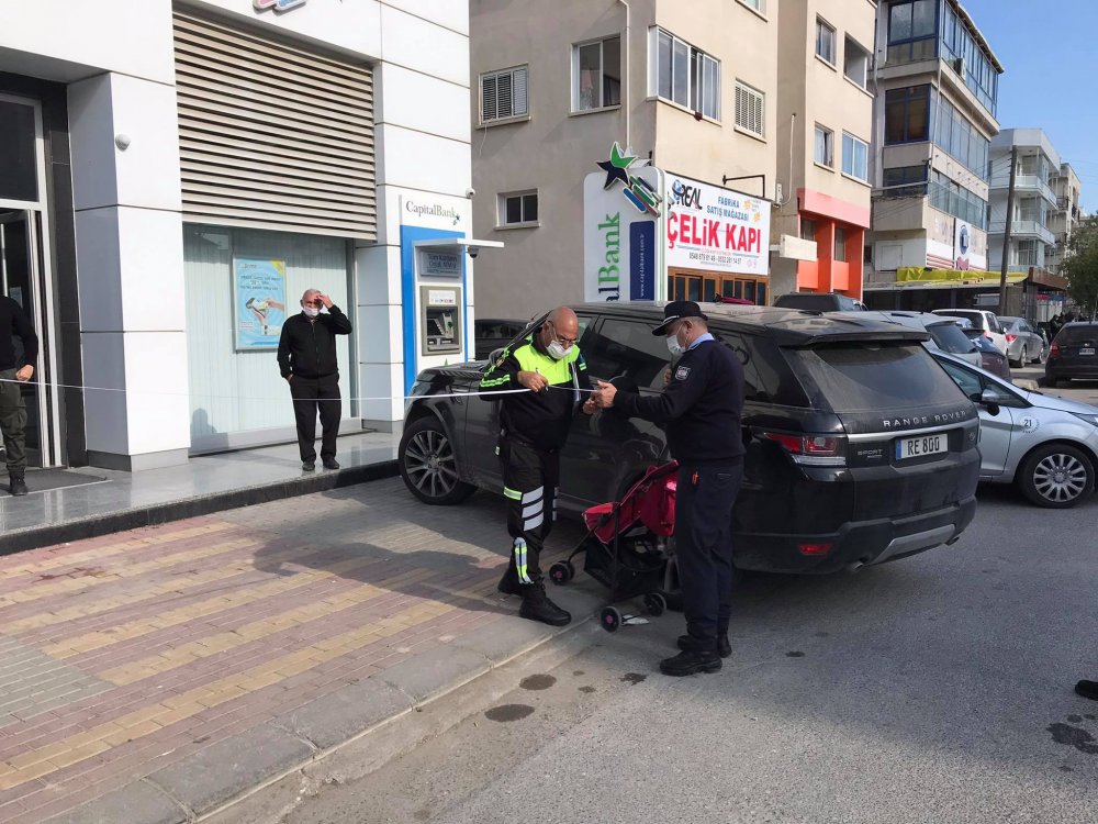 Bebek arabası ve yayaya çarptı! 18 aylık bebek yoğun bakımda