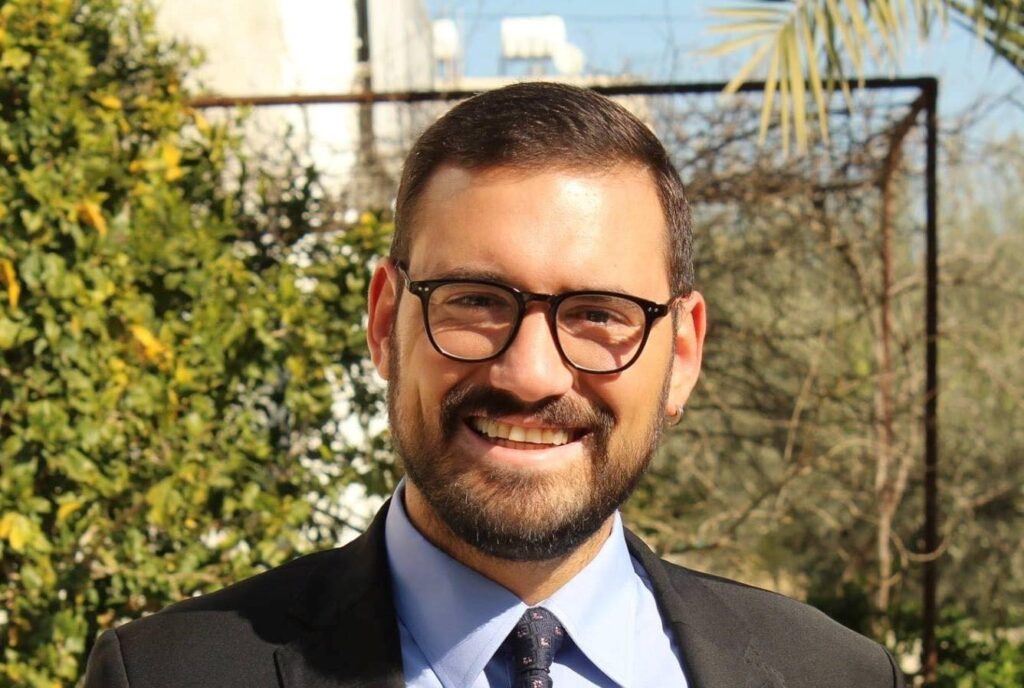 “Siyasi çekişmeleri bırakarak halka rehber olabilmeliyiz”