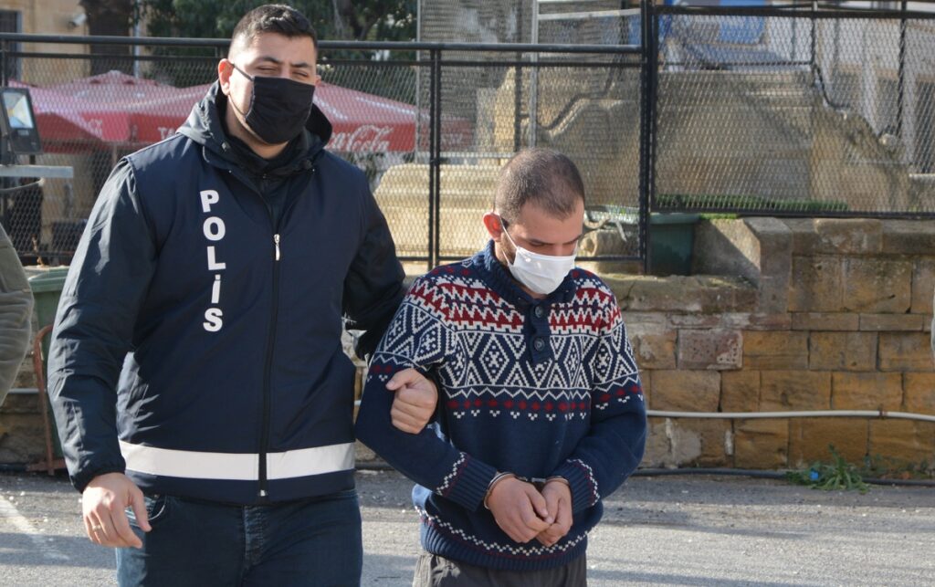 İnşaatta bulunan inşaat malzemelerini aldı!