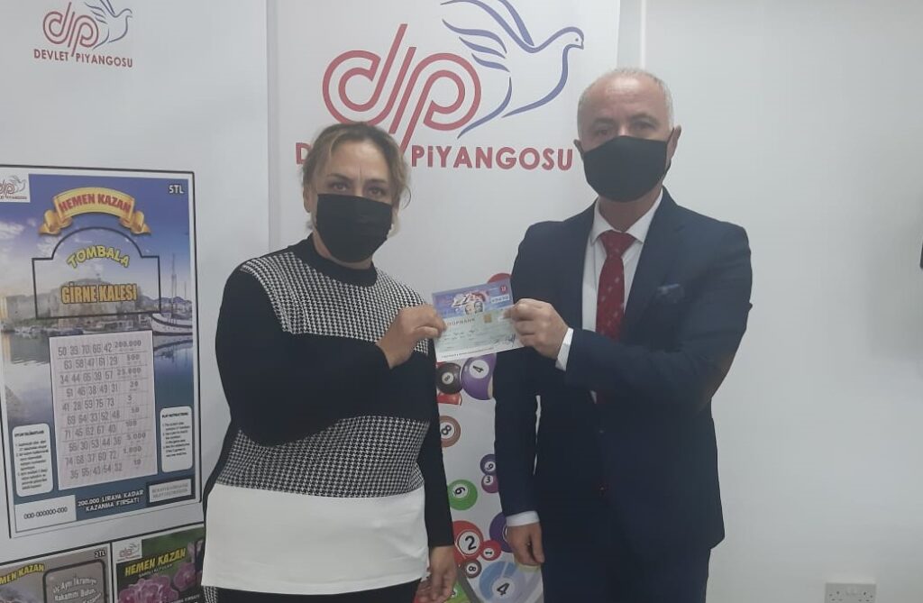 Devlet Piyangosu talihlisi çekini teslim aldı
