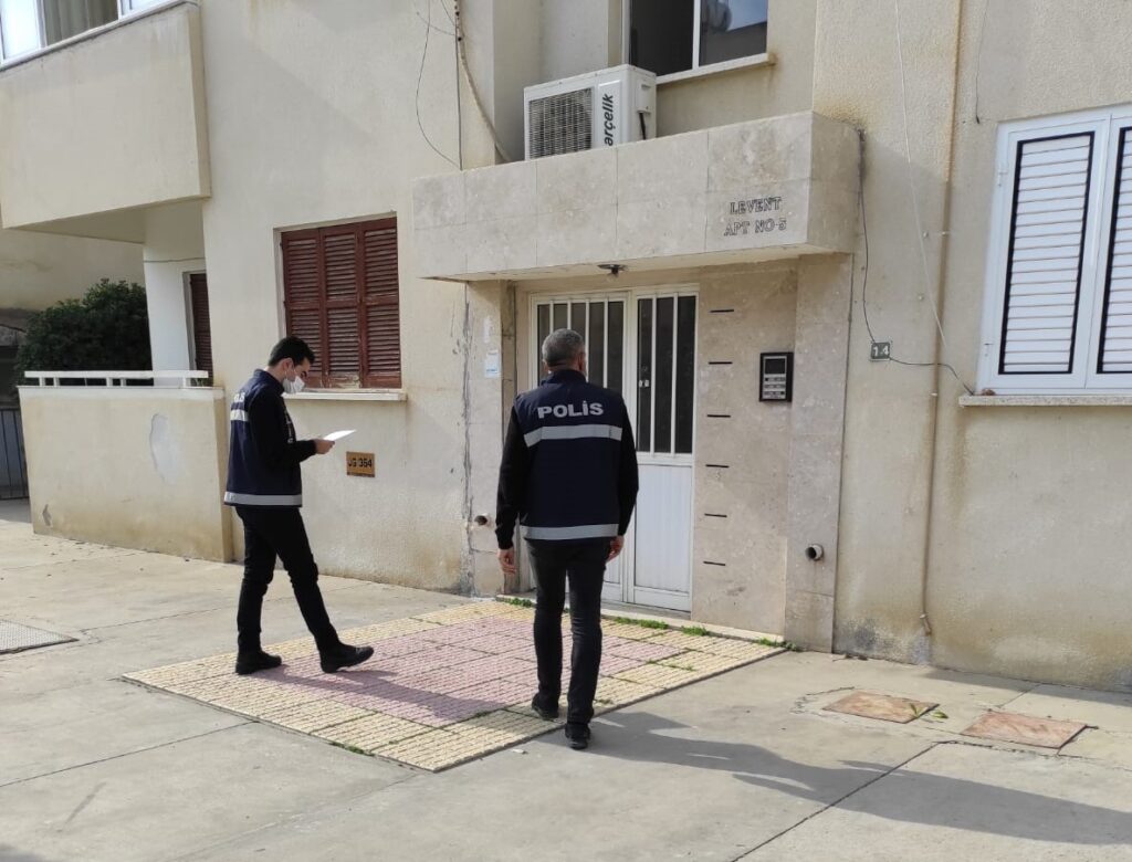 Polis ‘ev karantinası’nı denetledi