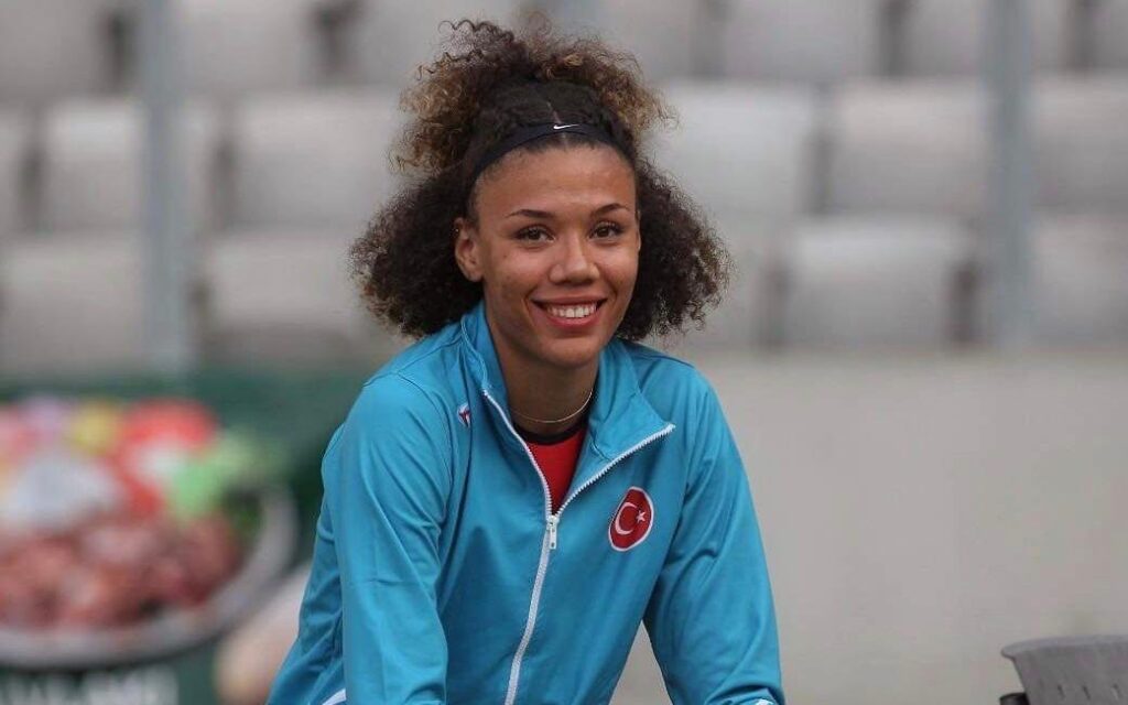 Tatar’dan Milli sporcuya tebrik