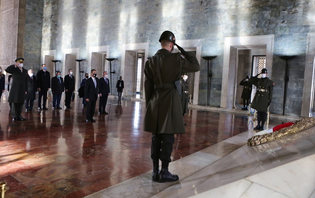 Ertuğruloğlu, Anıtkabir’i ziyaret etti