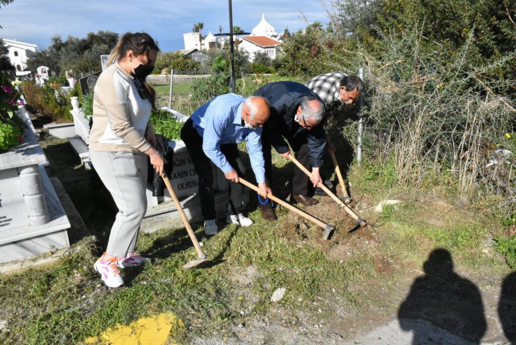Girne Belediyesi, Karaoğlanoğlu Mezarlığı’na fidan dikti