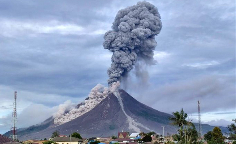 Endonezya’da Merapi Yanardağı’nda son 24 saatte 52 patlama