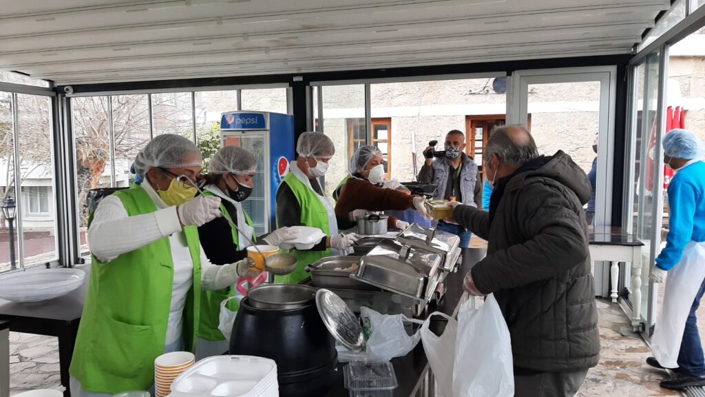 ‘Alsancak Aşevi’ hizmete başladı