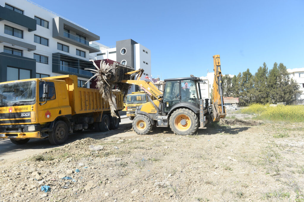 Gönyeli’de bahçe atıkları temizleniyor