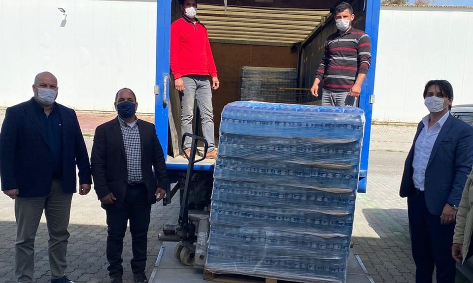 Muhtarlar bağışları Kızılay’a teslim etti