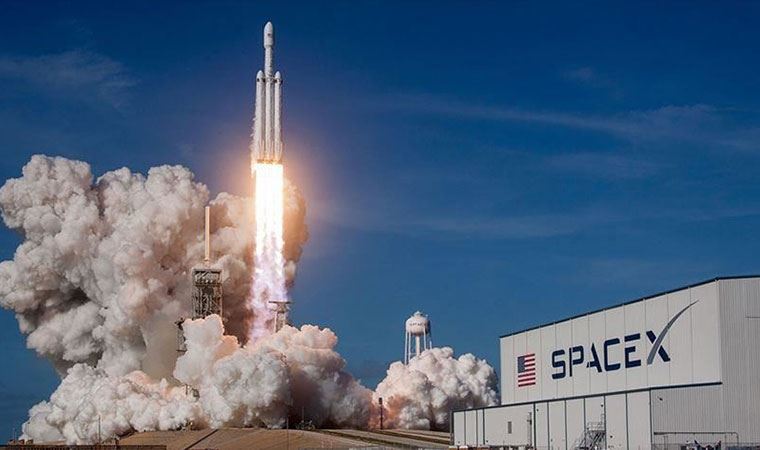 SpaceX’in 40 uydusu düştü!