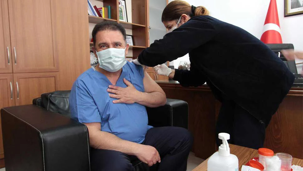 Saner, ikinci doz aşıyı oldu