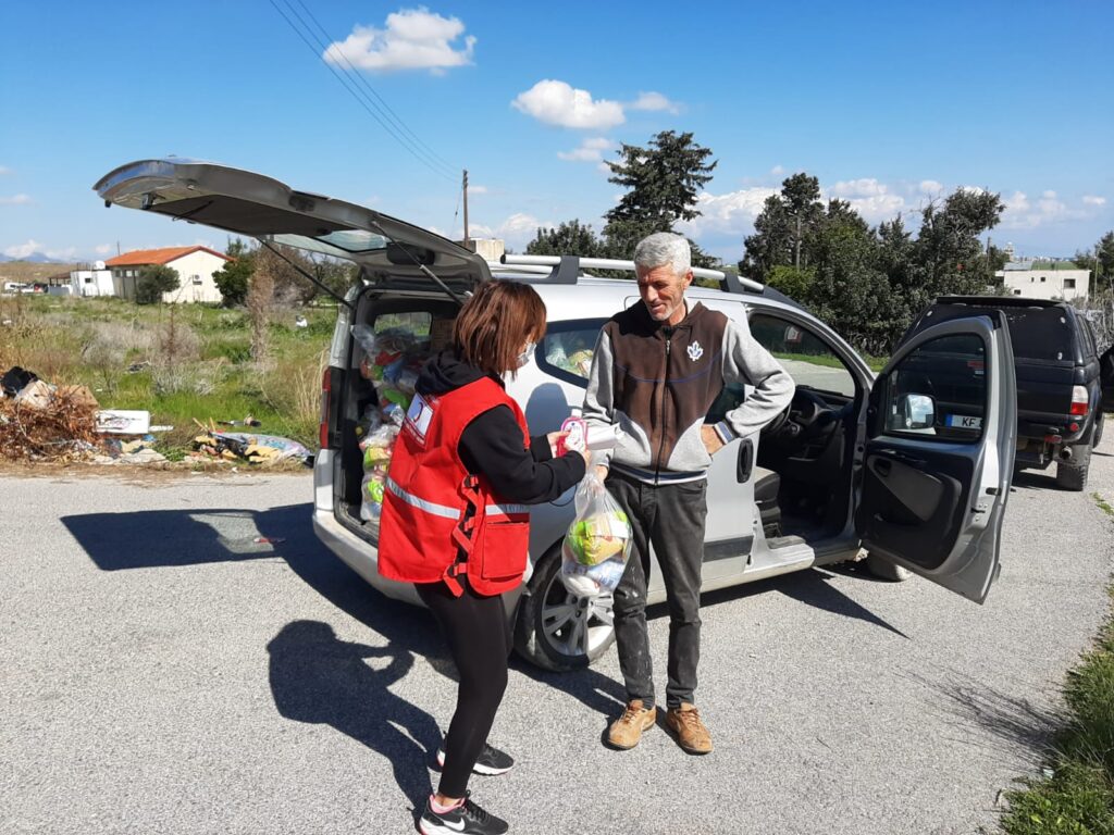 Kuzey Kıbrıs Türk Kızılay’ı, ihtiyaçlı vatandaşlara yönelik gıda yardımlarına başladı
