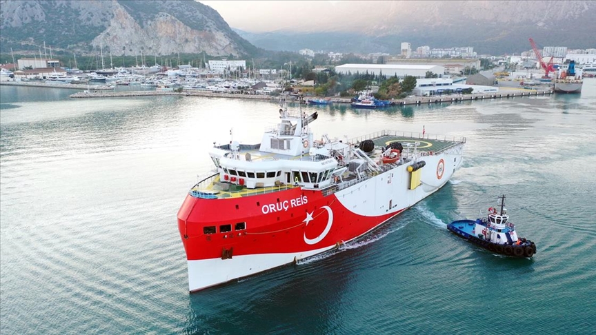 Oruç Reis Gemisi, Antalya açıklarına demirledi