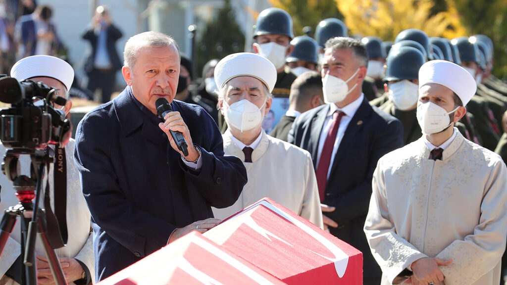 Bitlis şehitlerine veda