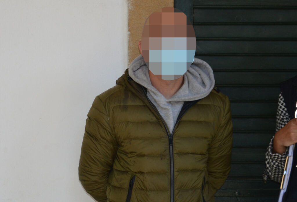 Uzaklaştırma cezasına uymadı
