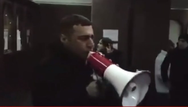 Ermenistan’da protestocular hükümet binasını bastı