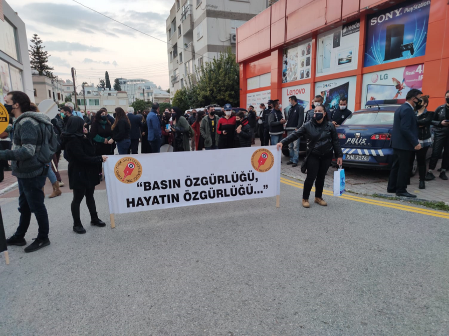 “Biz gazeteciyiz özgürce soru sorabilmeliyiz”