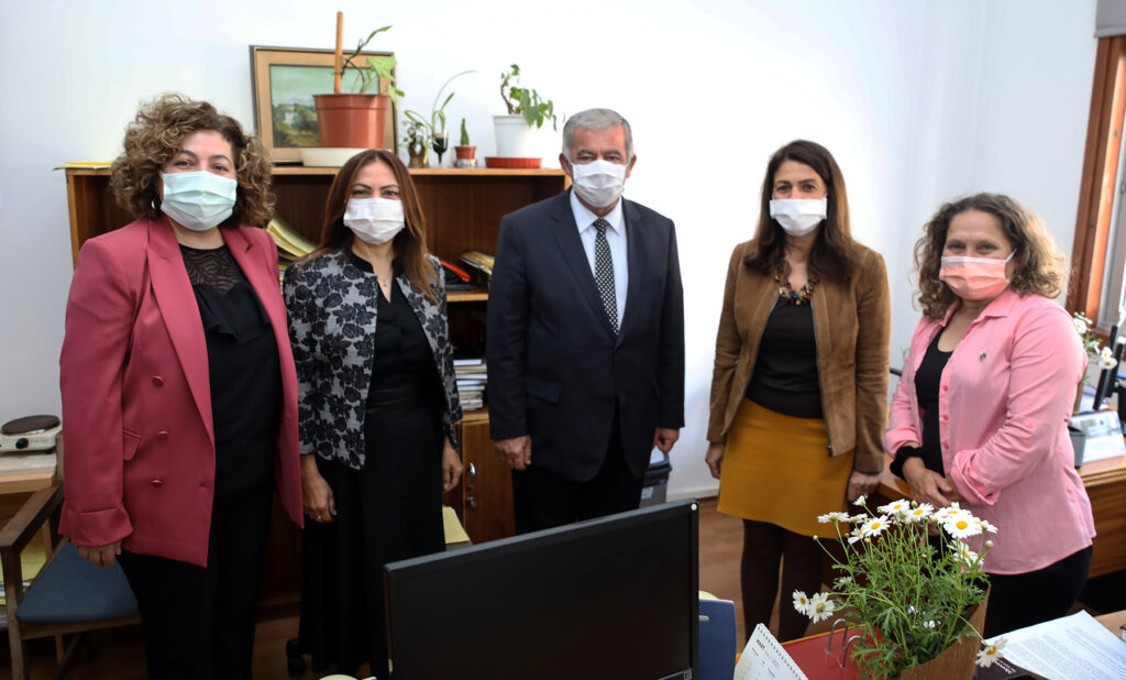 Sennaroğlu’ndan Meclis’te çalışan kadın çalışanlara ziyaret