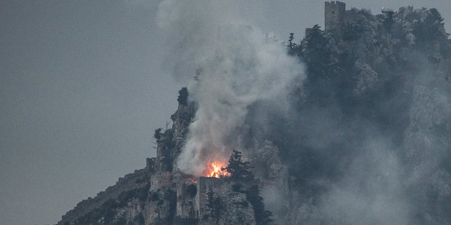 St. Hilarion Kalesi’nde yangın sürüyor