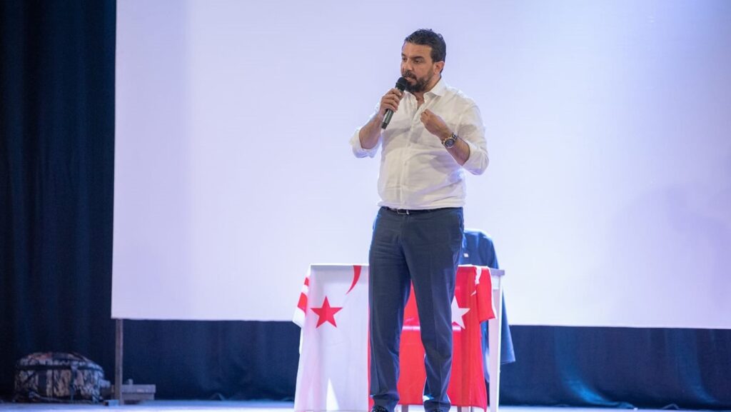 Zaroğlu’ndan Arıklı’ya: “Artık konuşmayı bırakıp, vadettiklerini yerine getirmeye baksın”