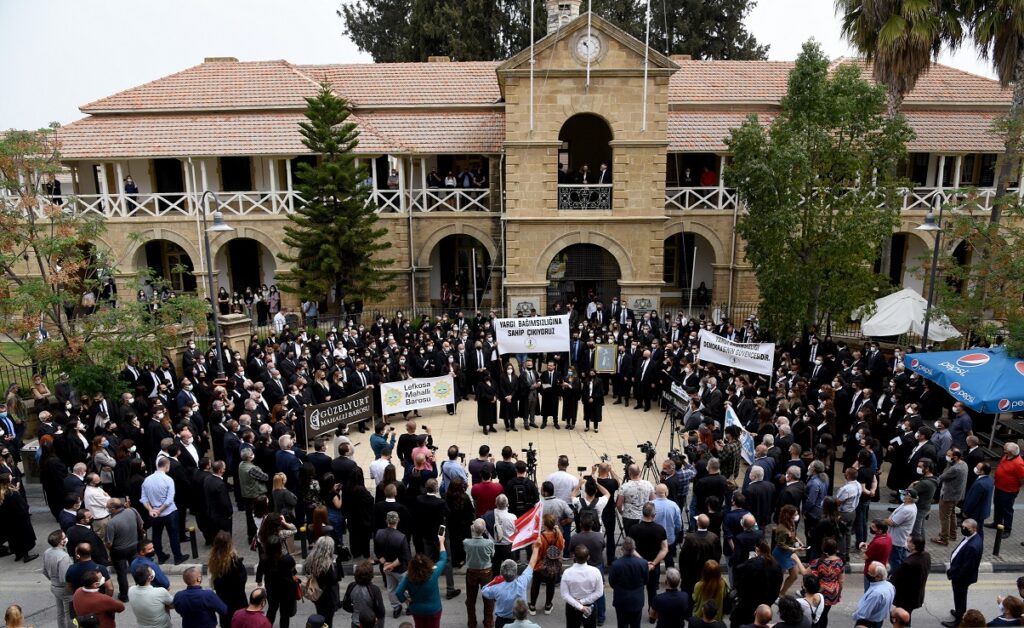 Avukatlardan ‘Yargı bağımsızlığına sahip çıkıyoruz’ eylemi