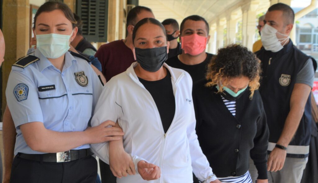 4 sanığa toplam 6 buçuk yıl hapis cezası