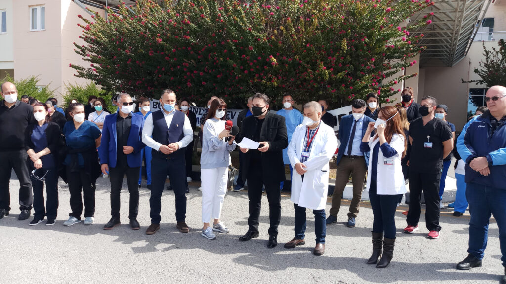 Gazimağusa Devlet Hastanesi’ndeki grev laboratuvar bölümünde süresiz devam edecek