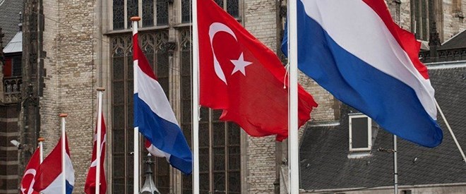 Hollanda’da 16 Türk’e kraliyet nişanı verildi