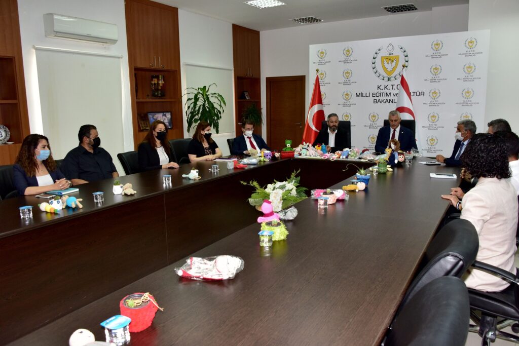 Köy Kadın Kursu Merkezi’nden SOS yararına el işi ürünler