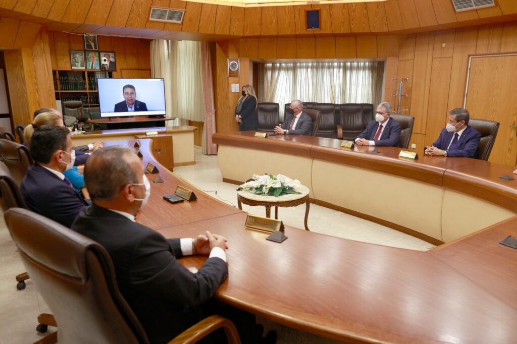 Başbakan videokonferansla bağlandı, Bakanlar Kurulu toplantısı başladı
