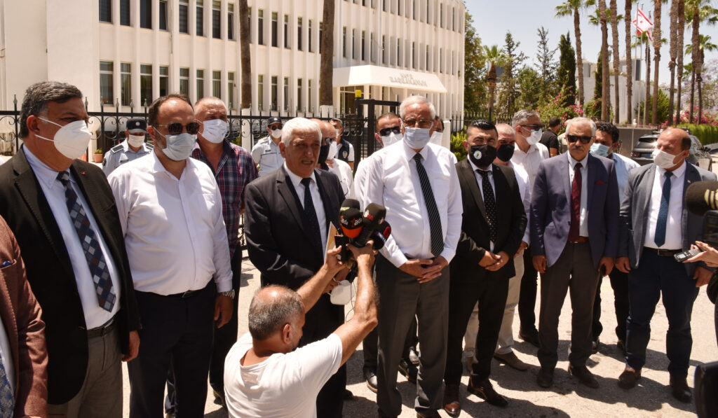 Belediye başkanları bir araya gelerek, Başbakanlık’a yürüdü