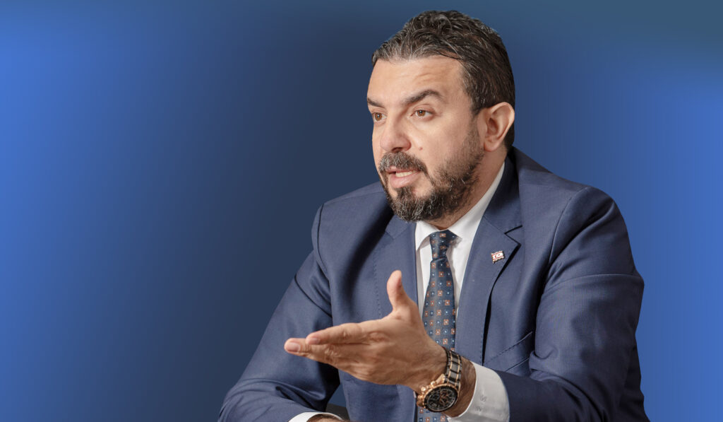 Zaroğlu: “Hükümet krizi, Başbakan ile Arıklı arasında danışıklı dövüştür”