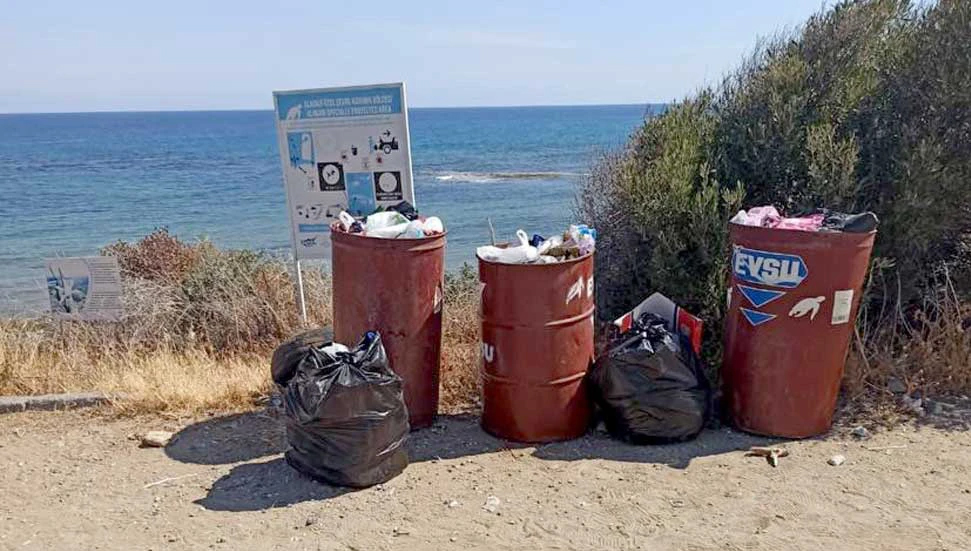 Alagadi ve Karpaz’da temizlik: “Elindeki çöpü yere atma”