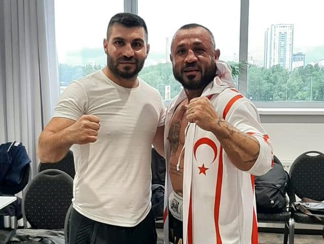 Demir Yumruk havlu attırdı!