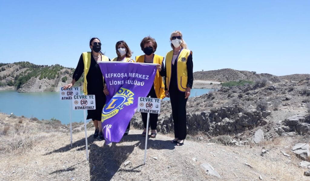 Lefkoşa’daki göletlere ‘Çevreye çöp atmayınız’ levhaları yerleştirildi