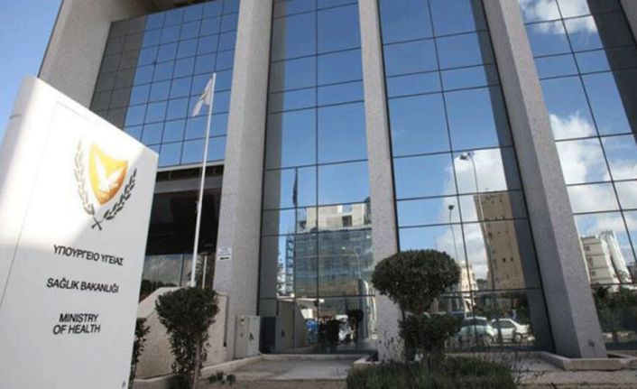 Rum Sağlık Bakanlığı önüne patlayacı madde atıldı