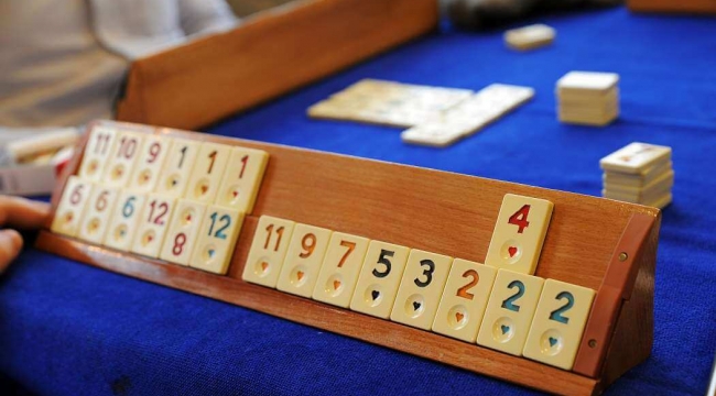 Yasağa rağmen okey, tavla ve kağıt oynadılar!
