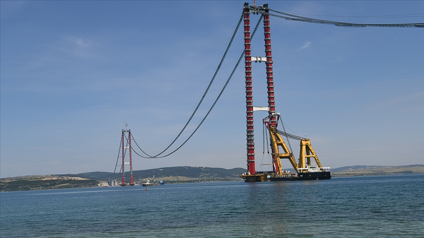 1915 Çanakkale Köprüsü’nün ilk tabliyesi Asya yakasındaki platform ayağına yerleştirildi