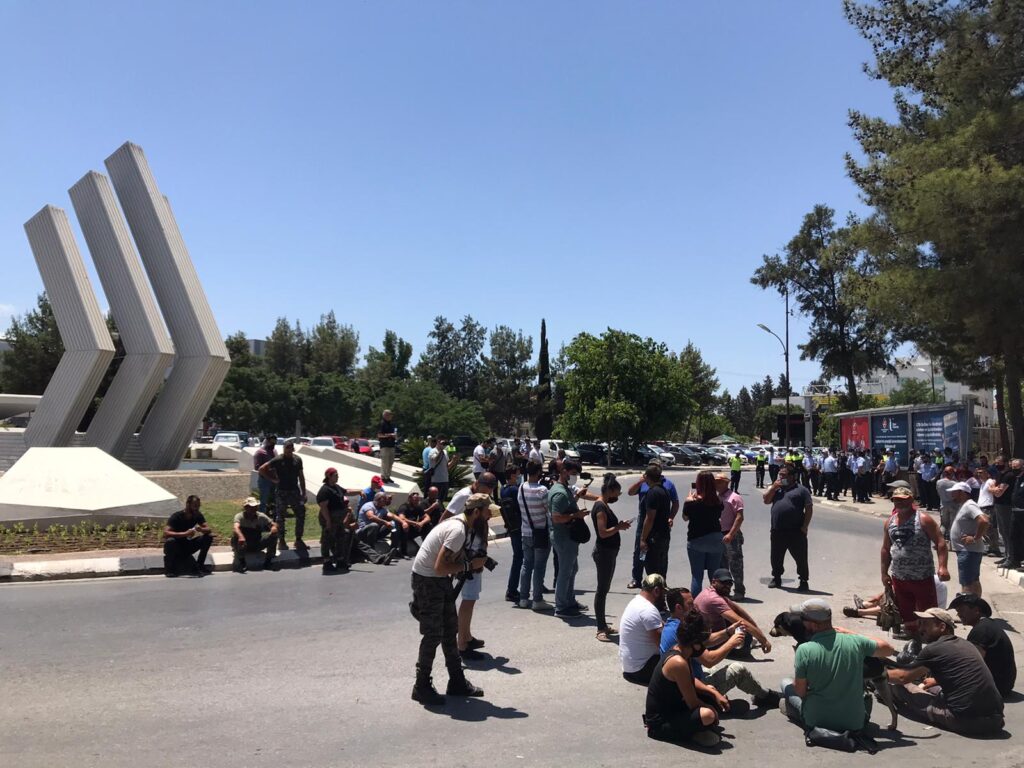 Eylemdeki hayvancılar Özgürlük Anıtını da trafiğe kapattı