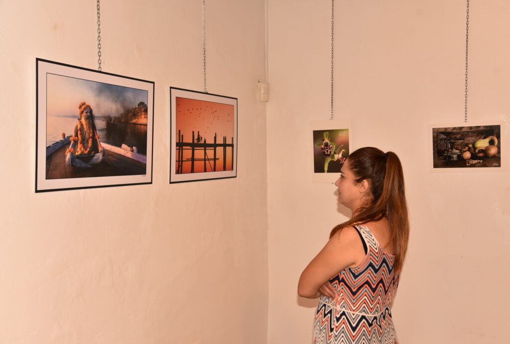 İhtiyaçlı öğrenciler yararına sergi düzenleniyor