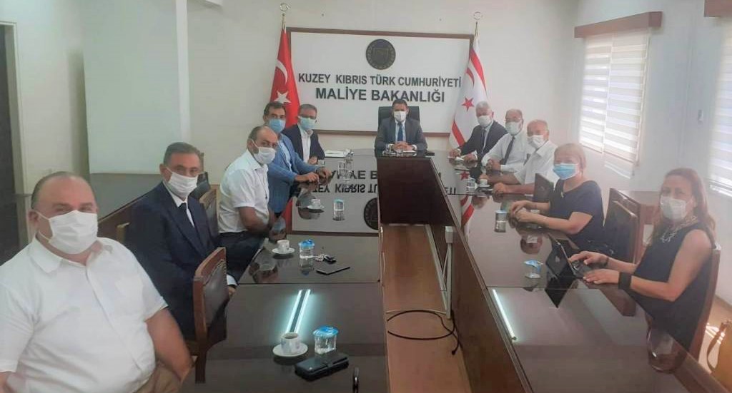 Oğuz, Kuzey Kıbrıs Bağımsız Hesap Uzmanları Birliği yetkilileri ile görüştü