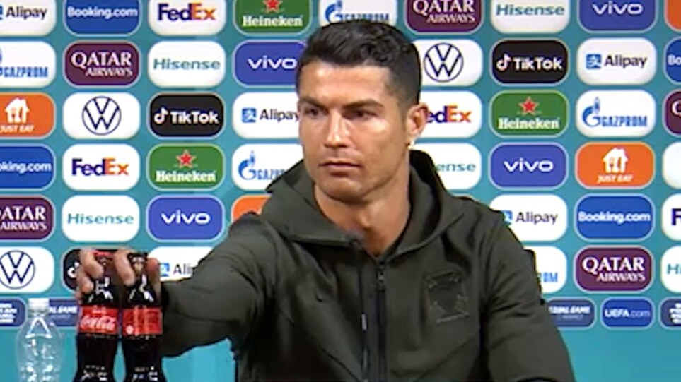 Ronaldo’dan Cocacola’ya 4 milyar dolarlık darbe