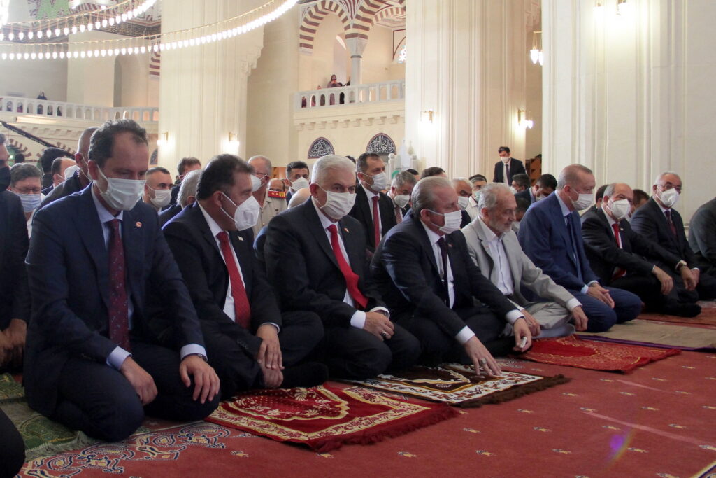 Tatar ve Erdoğan, bayram namazını birlikte kıldılar