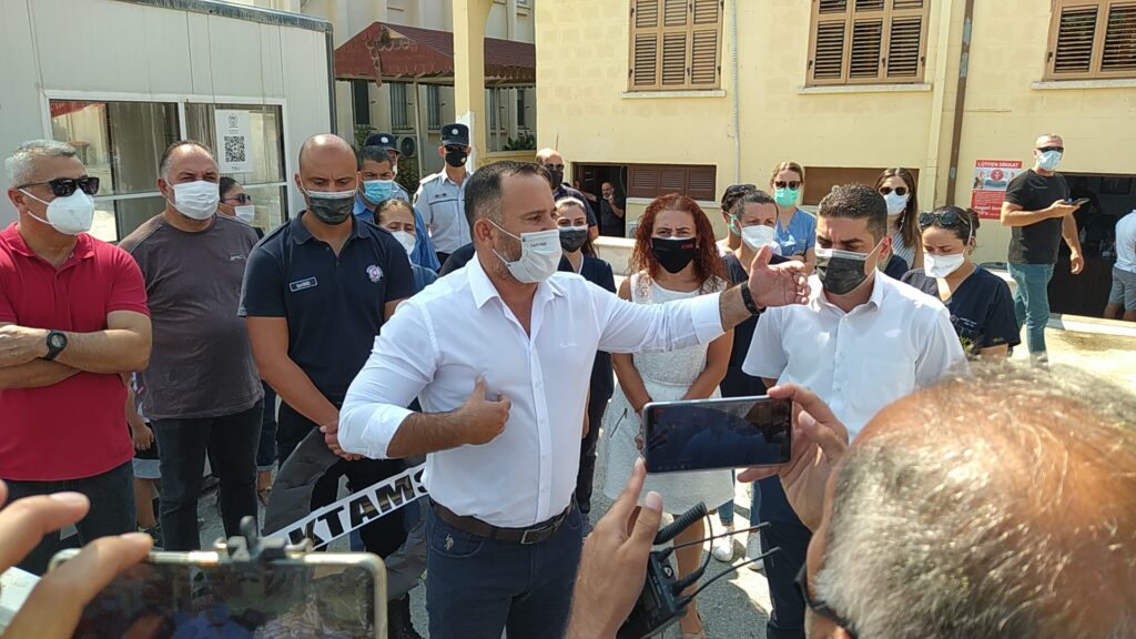 KTAMS Sağlık Bakanlığı’na siyah çelenk bıraktı
