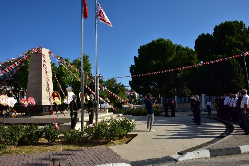 Lefkoşa Şehitler Anıtı önünde tören düzenlendi