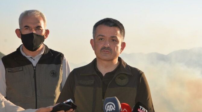 Pakdemirli: “Yangınların sebebiyle ilgili çok yönlü soruşturma yapılıyor”
